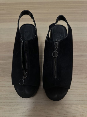 Bershka black high-heeled sandals like new, size 39