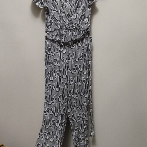 Jumpsuit M/L black and white with ruffle sleeves and belt