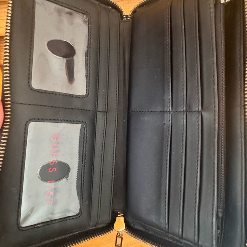 Guess wallet like new