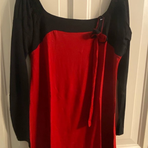 Blouse XL used, red with black and bow detail