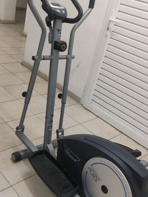 Elliptical Machine 320P Resistance Cross Trainer like new