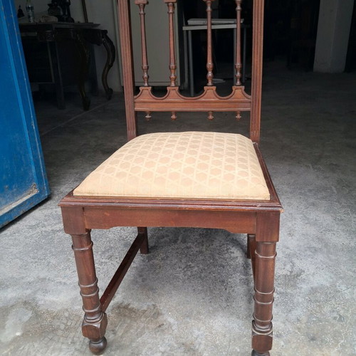 Wooden classic chair with carved back like new