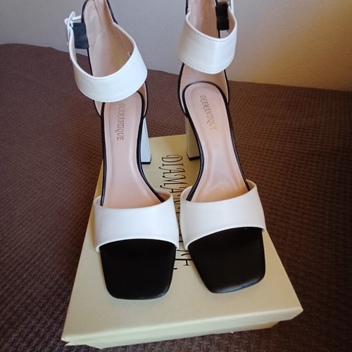 Women's black and white sandals like new, size 38, high block heel