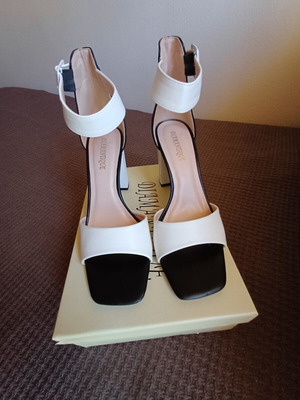 Women's black and white sandals like new, size 38, high block heel