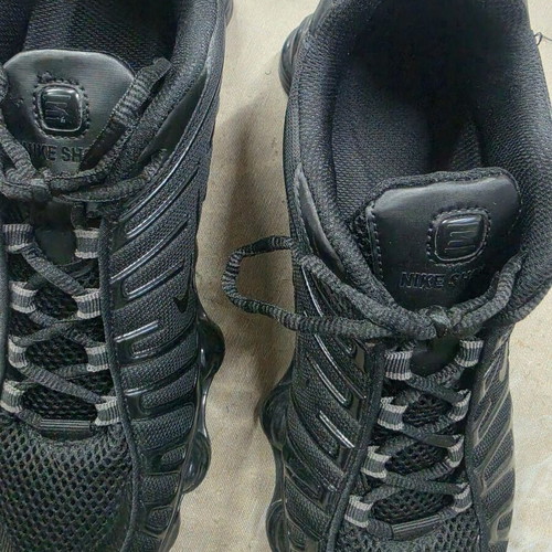 Athletic shoes size 45, like new