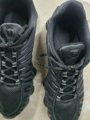 Athletic shoes size 45, like new