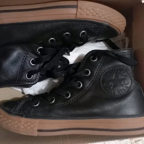 Converse leather shoes size 29 like new
