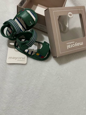 Mayoral παπουτσάκια αγκαλιάς καινούργια, νούμερο 16