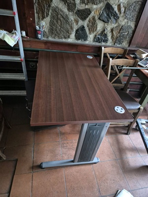 Desk with drawer unit like new in excellent condition