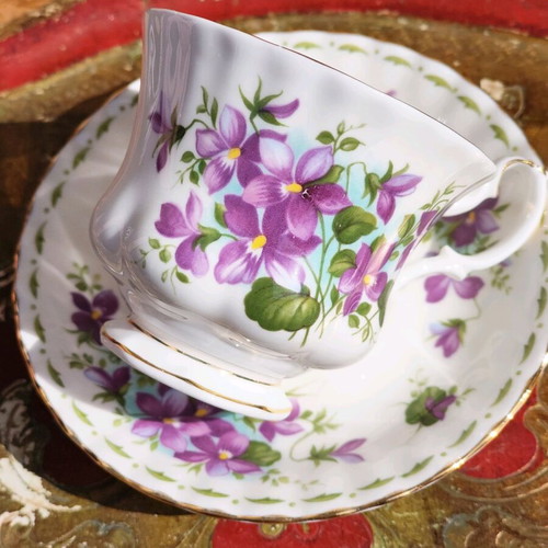 Royal Albert February tea cup like new, bone china