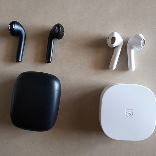 Bluetooth earbuds pack of 4 with defects, like new