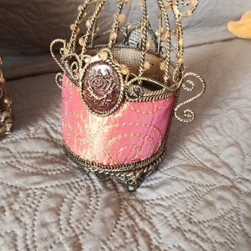 Luxury frame set used with pencil and makeup brush holder