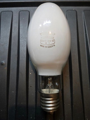 Βιομηχανική λάμπα Tesla RVLX 250W E40 μεταχειρισμένη, made in Czech Republic