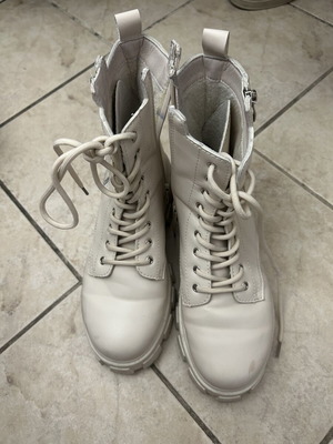 Boots size 39 new