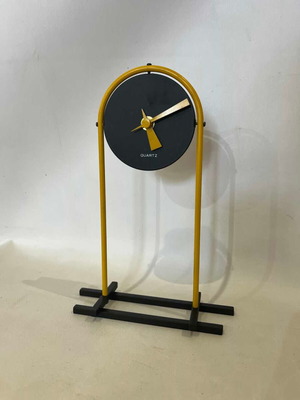 Alternative metal tabletop clock like new, 23x14x5