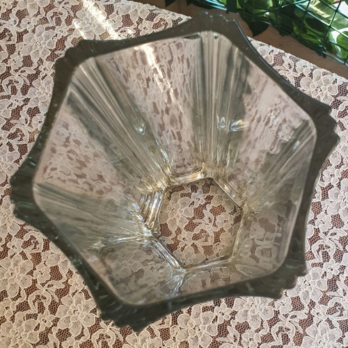 Vase like new, large and sturdy, height 26 cm perimeter 40 cm