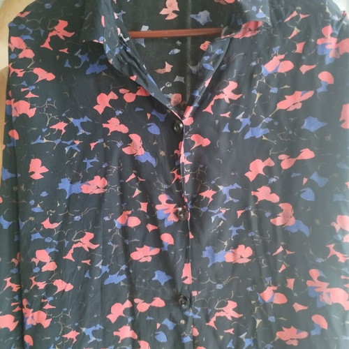 Women's Printed Shirt with Shoulder Pads like new, multicolor