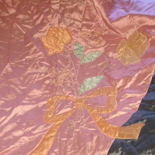 Vintage 90s bridal quilt set like new, satin with ruffles and 2 pillowcases