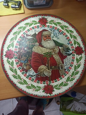 Vicko Christmas plate used with Santa Claus painting