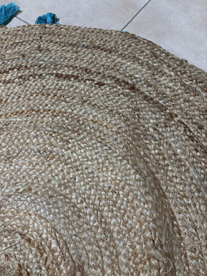 Round rug 100% natural jute with turquoise tassels like new, diameter 120cm