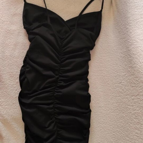 Women's black dress small, new, fitted with ruching