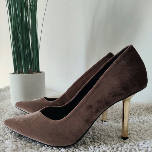 Velvet mocha pumps new with gold heel size 38