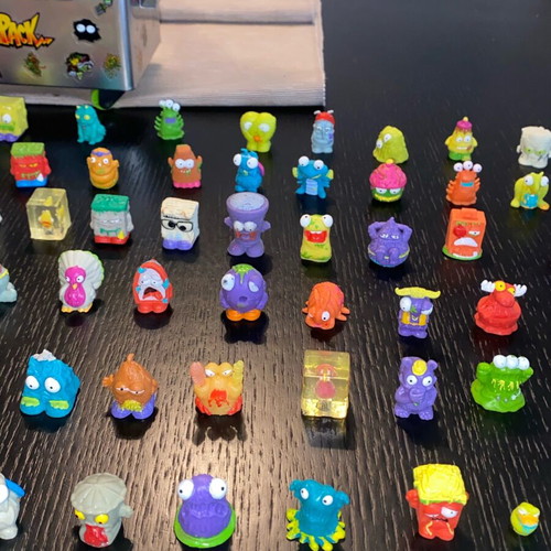 Trash Pack used vintage collection with bin and 100+ figures