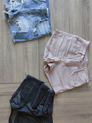 Women's shorts pack size S with coral lace blouse like new