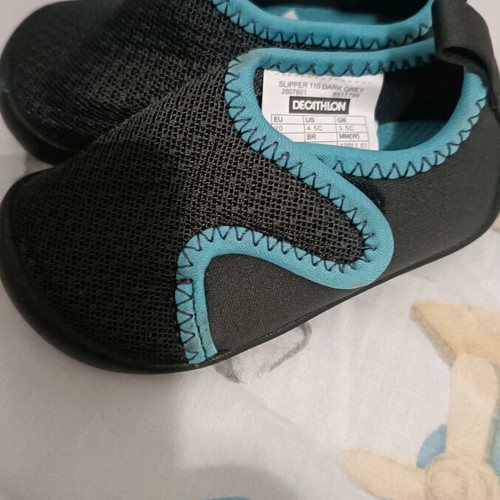 Children's beach shoes new, size 20 boys