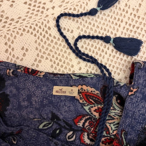 Hollister floral boho wrap blouse like new, blue and red