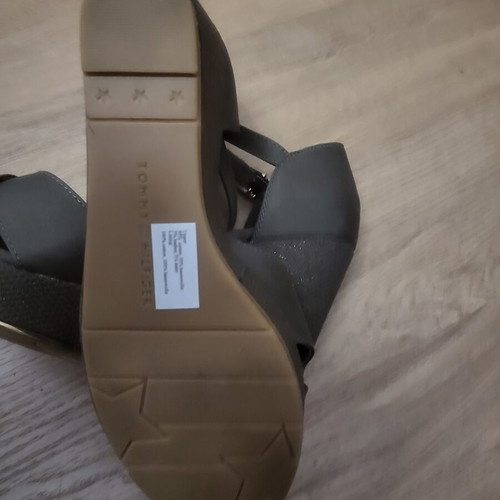 Tommy Hilfiger khaki platform sandals size 38 like new