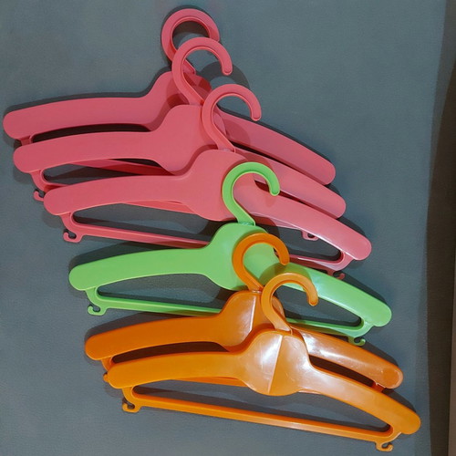Children's hangers used, pack of 9 pieces