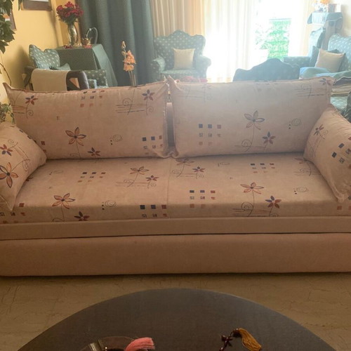 Three-seater sofa with pull-out bed like new, ideal for student home