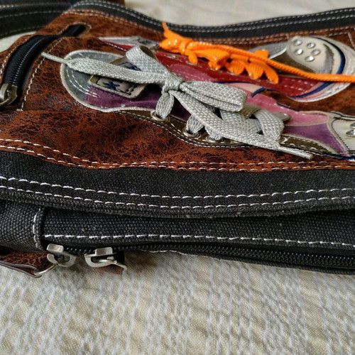 Youth crossbody bag like new, multicolored