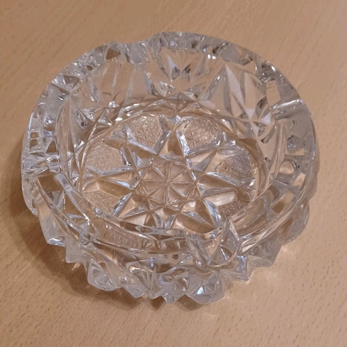 Set of large vintage crystal ashtrays in excellent condition