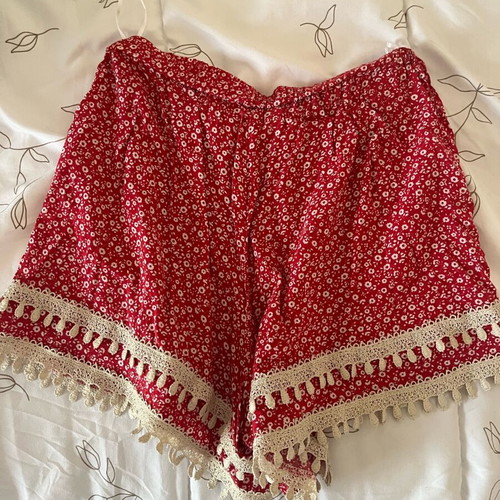 Shorts like new, red with beige lace
