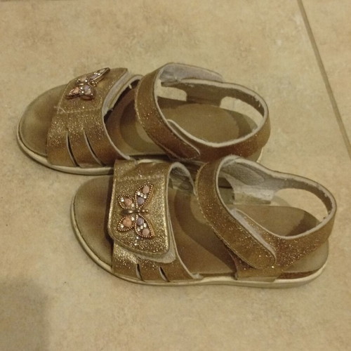 Butterfly sandals gold size 26 used for girls