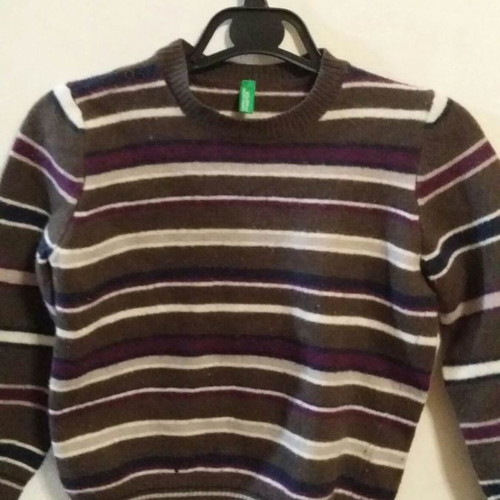 Benetton sweater used for boys, brown striped, size Small