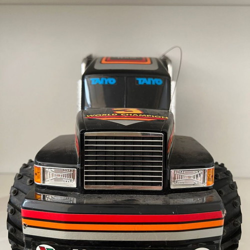 Taiyo remote control car like new, collectible from 1980s