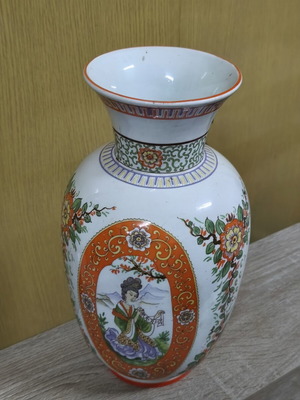 Asian vase with beautiful shades, large size