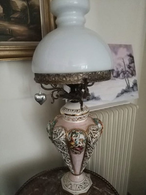 Porcelain lamp like new, exceptional piece
