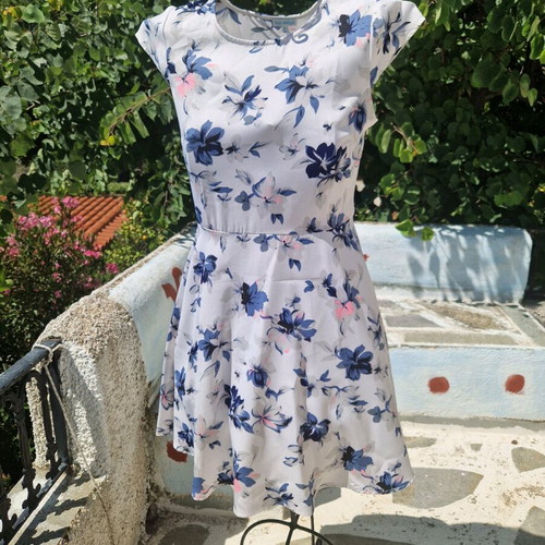 Blue Vanilla floral dress like new, white and blue, size S
