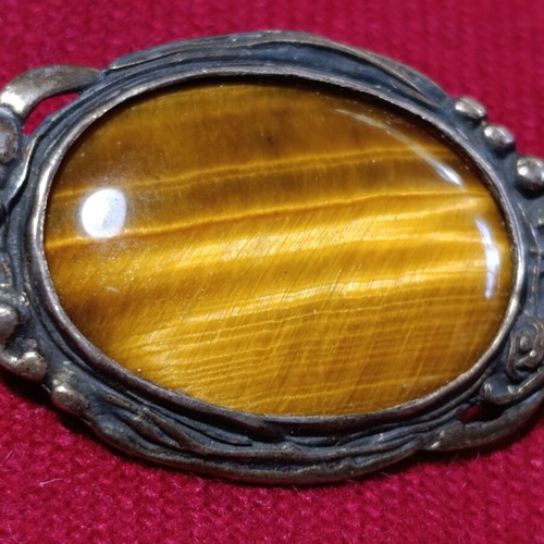 Vintage brooch with tiger's eye semi-precious stone, sterling silver used