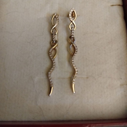 14K Gold Earrings with Zirconia like new, 3.7g, 5cm length