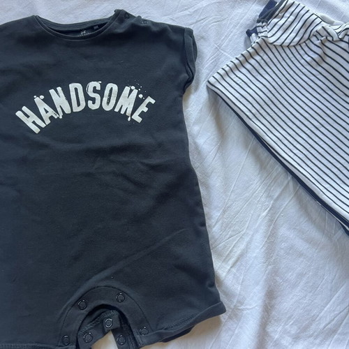 Baby bodysuits like new, pack of 5 for 9-12 months boy