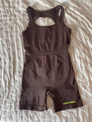Altra Volta one-piece gym suit like new, short backless, brown, size S