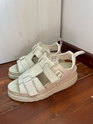 Dr. Martens Kamilah off-white sandals like new, size 39