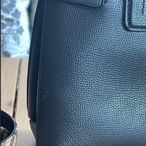 Burberry τσάντα χιαστί δερμάτινη μεταχειρισμένη με φθορές