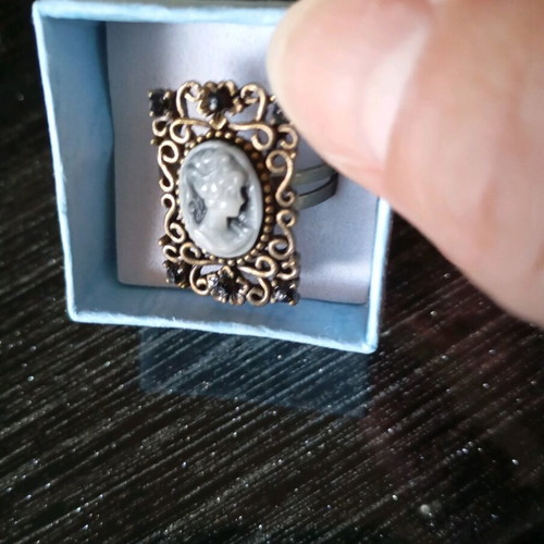 Collectible adjustable ring like new