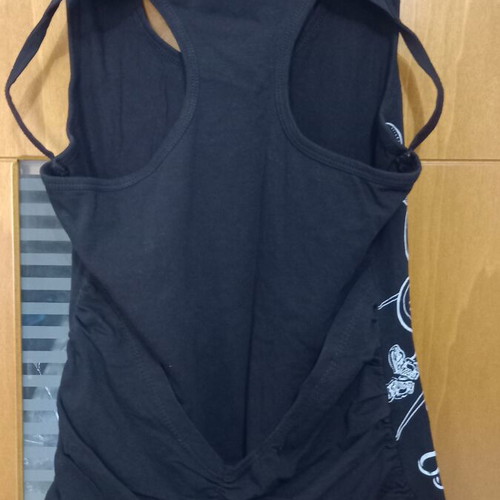Mako t-shirt Paranoia black like new with shoulder cutouts and prints